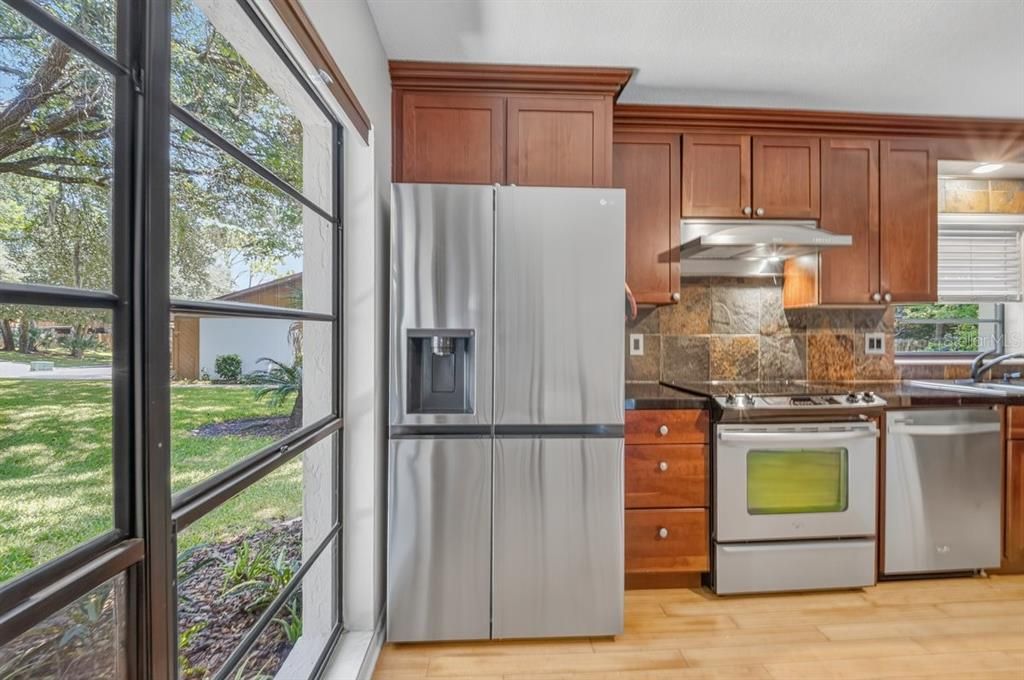 For Sale: $349,999 (3 beds, 3 baths, 1874 Square Feet)