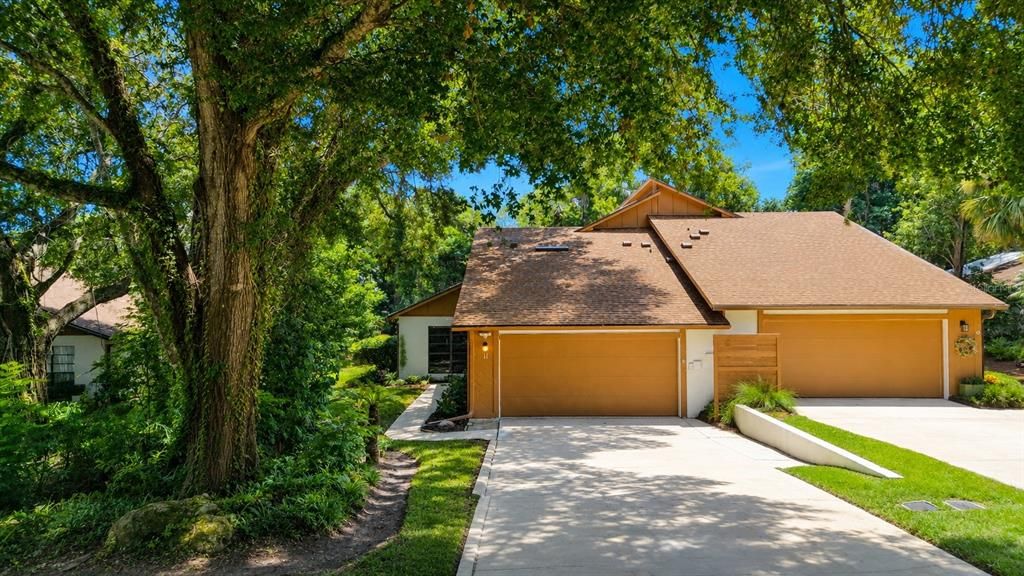 For Sale: $349,999 (3 beds, 3 baths, 1874 Square Feet)