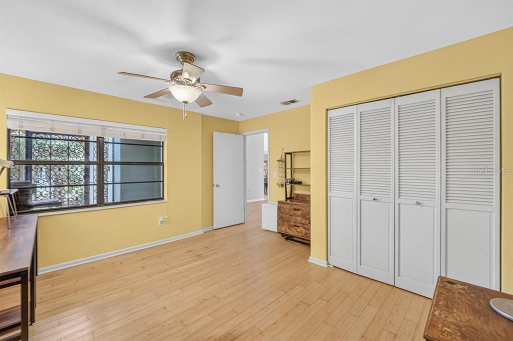 For Sale: $349,999 (3 beds, 3 baths, 1874 Square Feet)