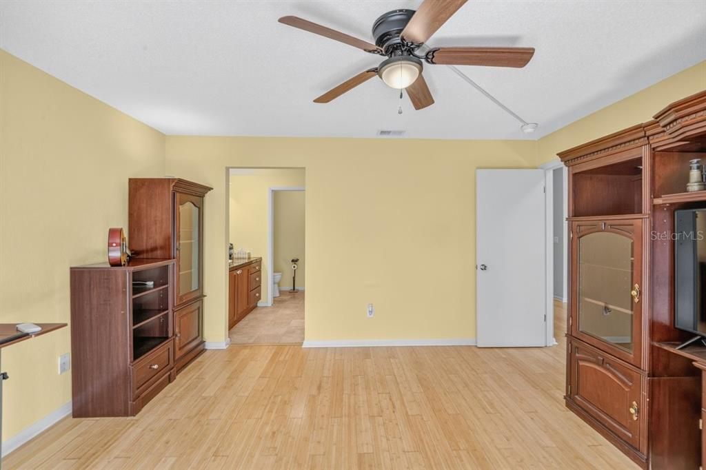 For Sale: $349,999 (3 beds, 3 baths, 1874 Square Feet)