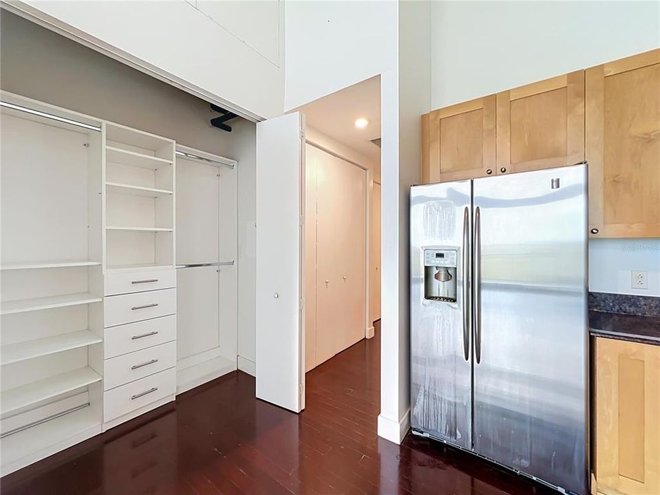 For Sale: $230,000 (1 beds, 1 baths, 520 Square Feet)
