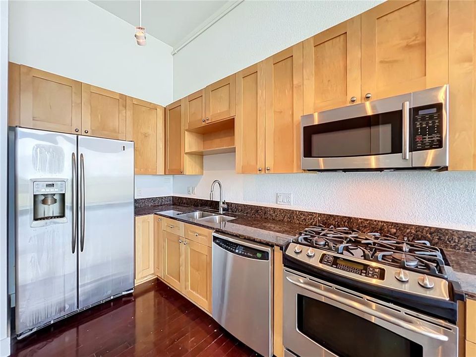 For Sale: $230,000 (1 beds, 1 baths, 520 Square Feet)
