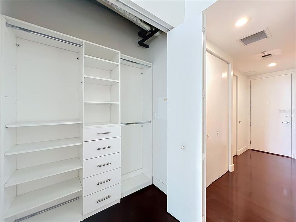 For Sale: $230,000 (1 beds, 1 baths, 520 Square Feet)