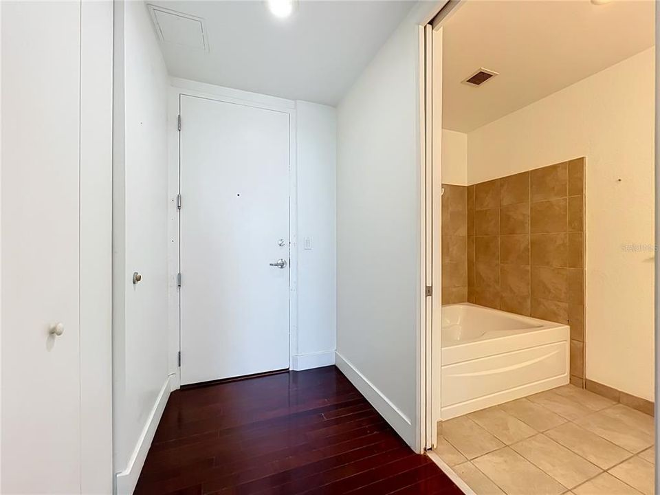 For Sale: $230,000 (1 beds, 1 baths, 520 Square Feet)