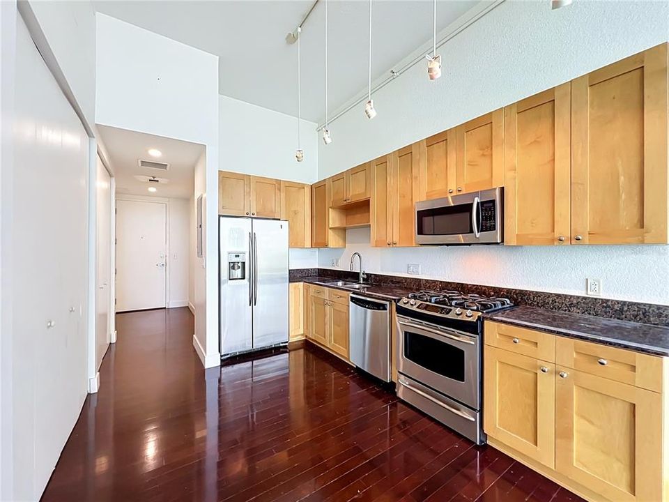 For Sale: $230,000 (1 beds, 1 baths, 520 Square Feet)