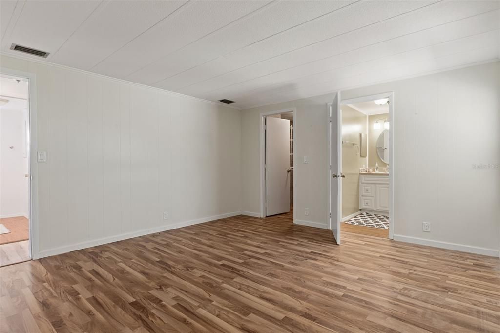 For Sale: $214,900 (2 beds, 2 baths, 1364 Square Feet)