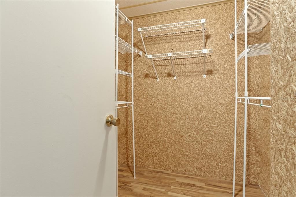 For Sale: $214,900 (2 beds, 2 baths, 1364 Square Feet)