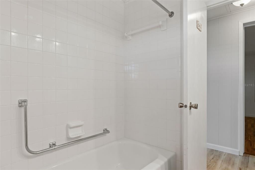 For Sale: $214,900 (2 beds, 2 baths, 1364 Square Feet)