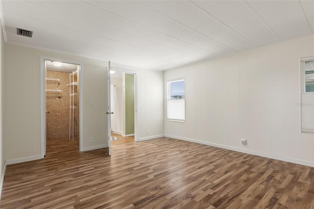 For Sale: $214,900 (2 beds, 2 baths, 1364 Square Feet)