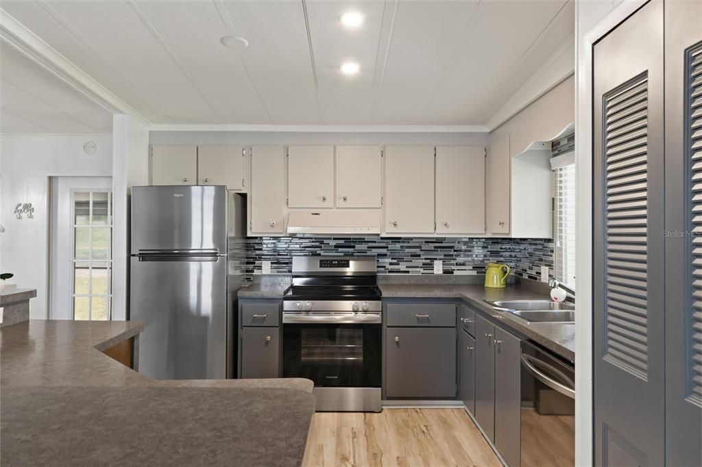 For Sale: $214,900 (2 beds, 2 baths, 1364 Square Feet)