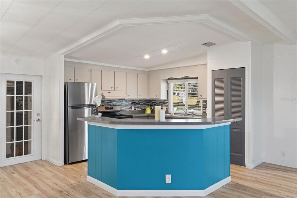 For Sale: $214,900 (2 beds, 2 baths, 1364 Square Feet)
