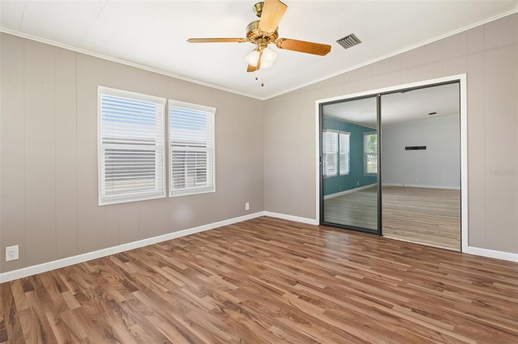 For Sale: $214,900 (2 beds, 2 baths, 1364 Square Feet)