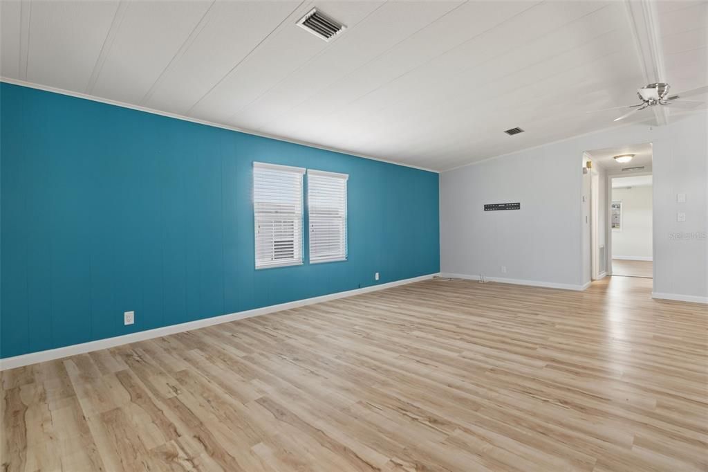 For Sale: $214,900 (2 beds, 2 baths, 1364 Square Feet)