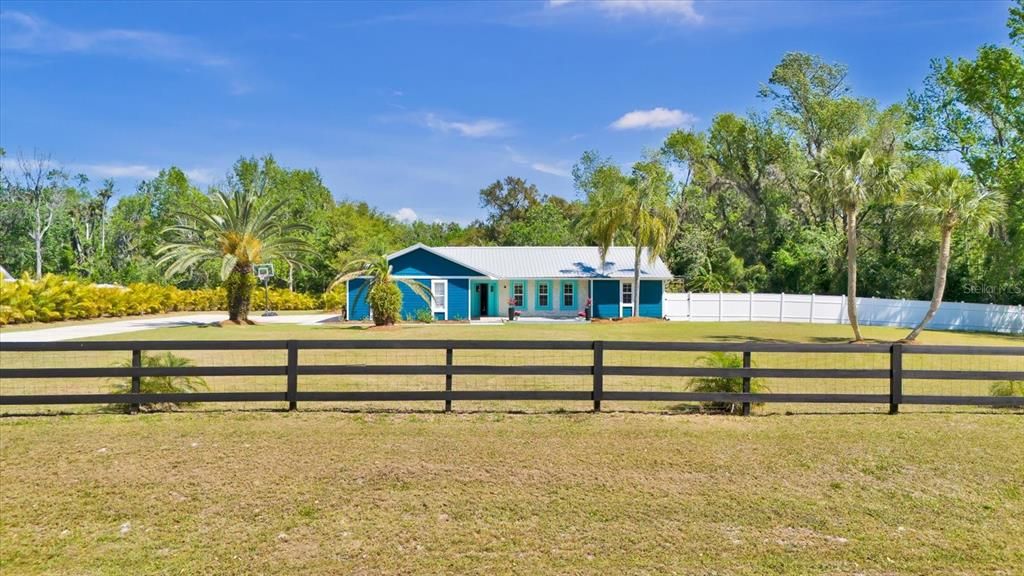 For Sale: $625,000 (5 beds, 2 baths, 2156 Square Feet)