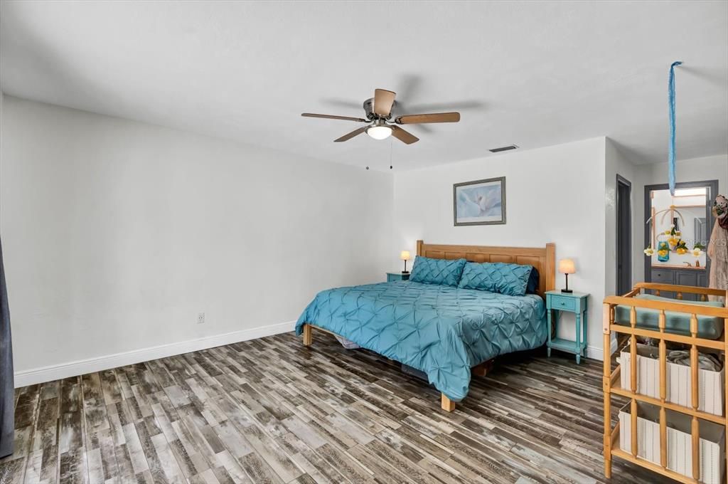 For Sale: $625,000 (5 beds, 2 baths, 2156 Square Feet)