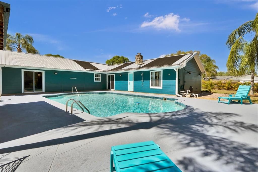 For Sale: $625,000 (5 beds, 2 baths, 2156 Square Feet)