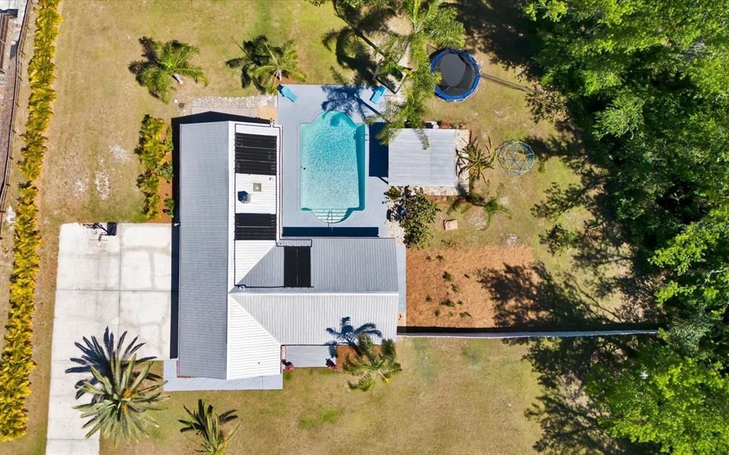 For Sale: $625,000 (5 beds, 2 baths, 2156 Square Feet)