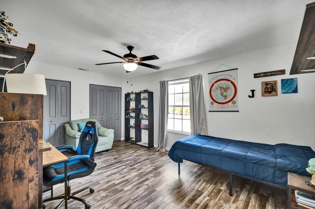 For Sale: $625,000 (5 beds, 2 baths, 2156 Square Feet)