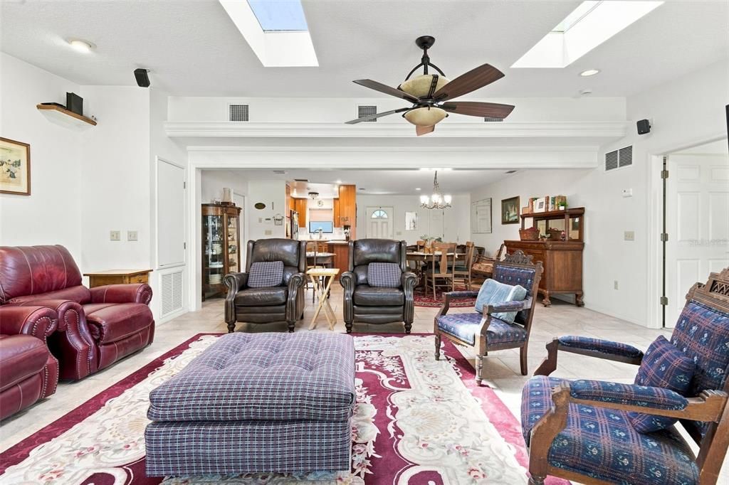 For Sale: $364,500 (3 beds, 2 baths, 1928 Square Feet)