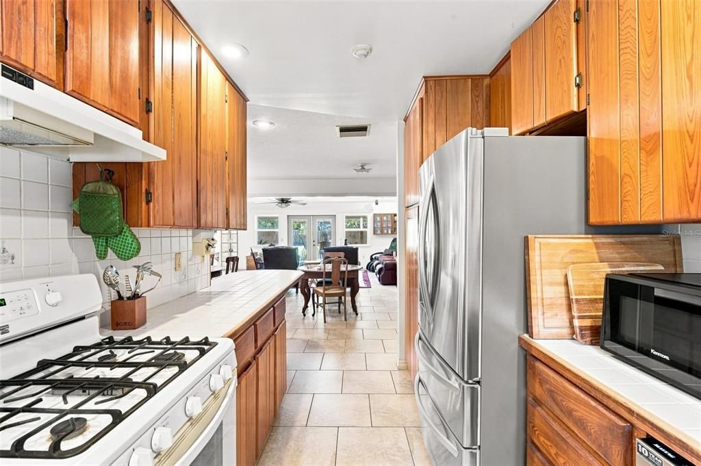 For Sale: $364,500 (3 beds, 2 baths, 1928 Square Feet)