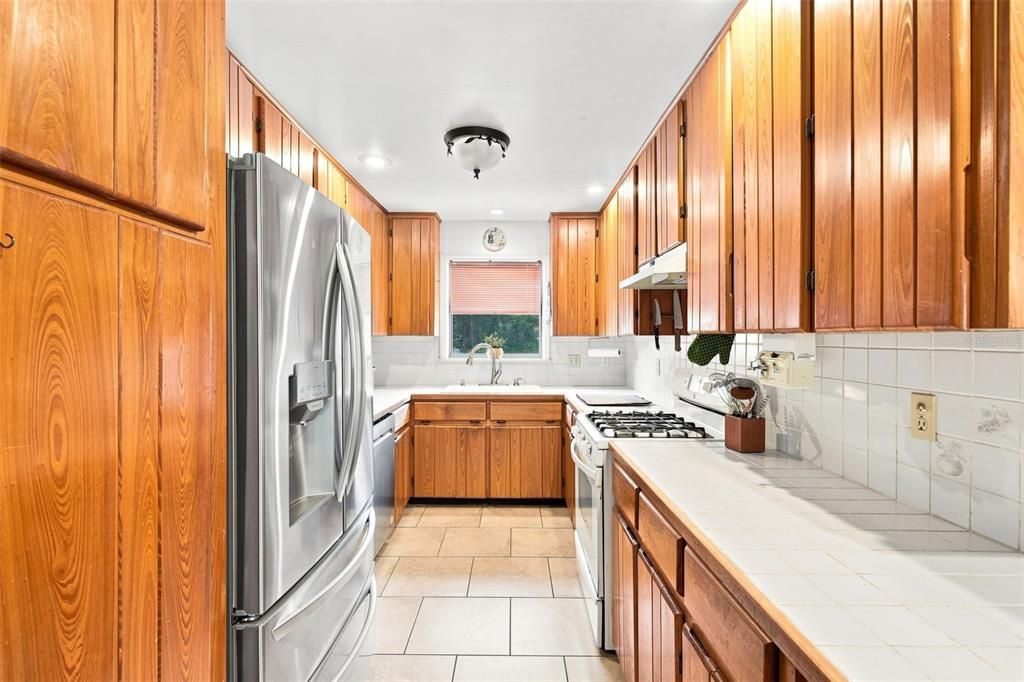 For Sale: $364,500 (3 beds, 2 baths, 1928 Square Feet)
