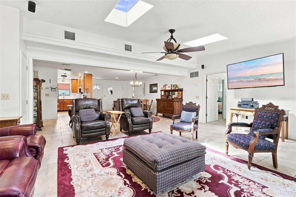For Sale: $364,500 (3 beds, 2 baths, 1928 Square Feet)