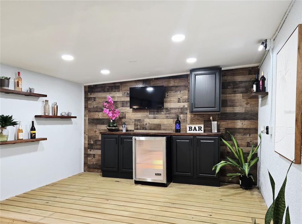 For Sale: $405,000 (3 beds, 2 baths, 1616 Square Feet)