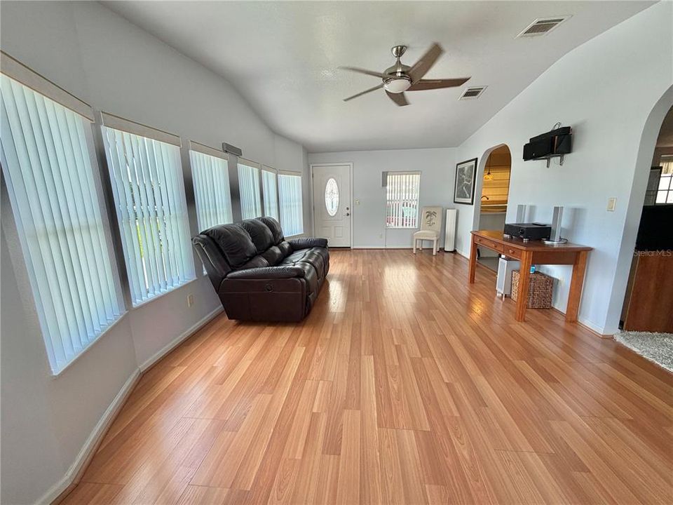For Sale: $169,000 (2 beds, 2 baths, 1479 Square Feet)