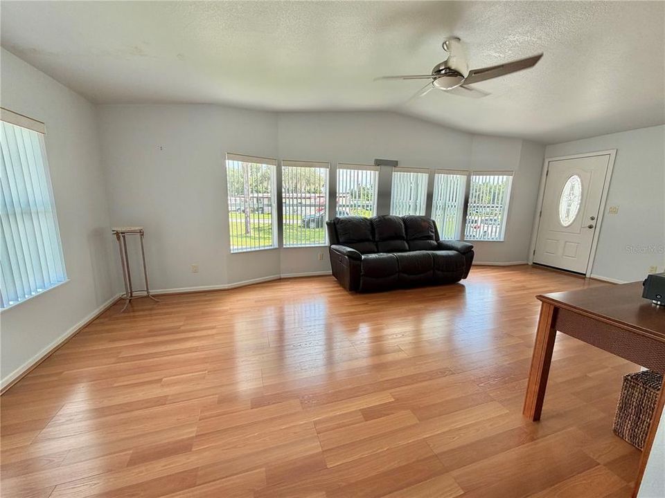 For Sale: $169,000 (2 beds, 2 baths, 1479 Square Feet)