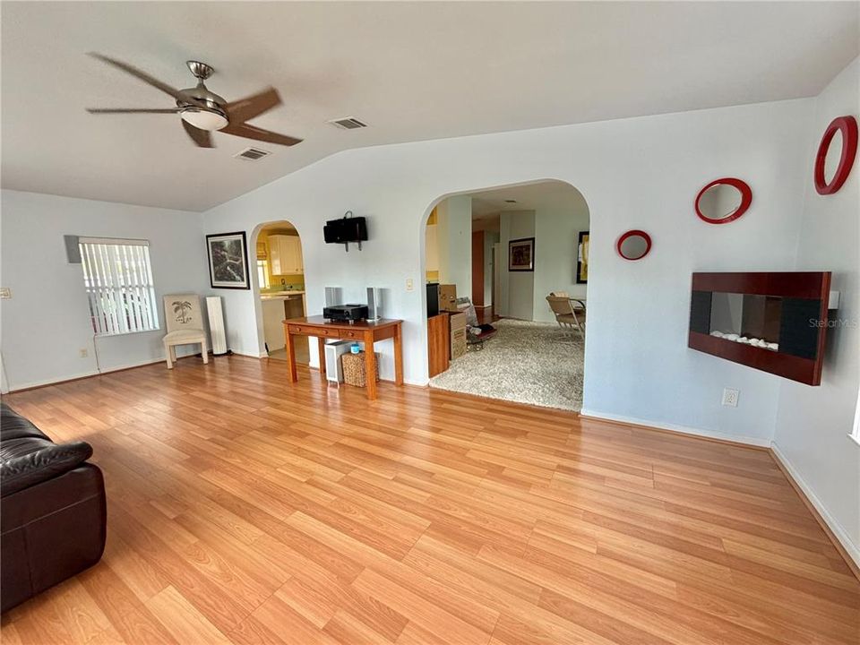 For Sale: $169,000 (2 beds, 2 baths, 1479 Square Feet)