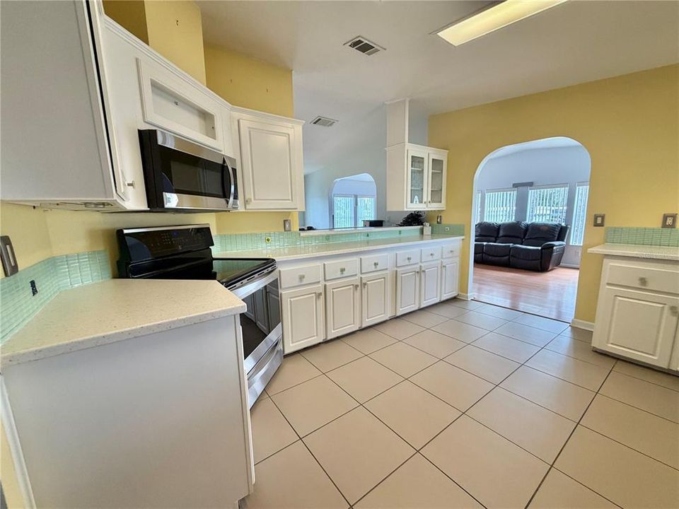 For Sale: $169,000 (2 beds, 2 baths, 1479 Square Feet)