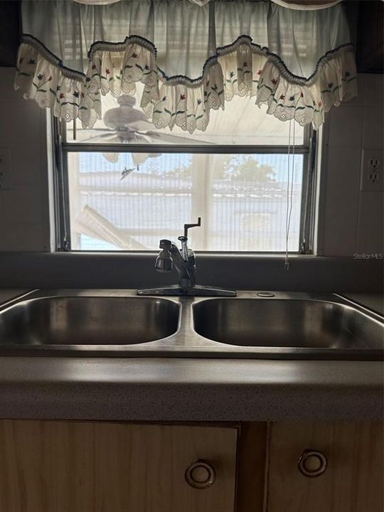 For Sale: $49,900 (2 beds, 1 baths, 672 Square Feet)