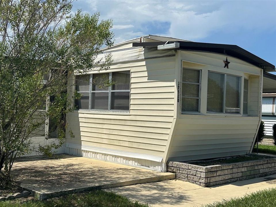 For Sale: $49,900 (2 beds, 1 baths, 672 Square Feet)