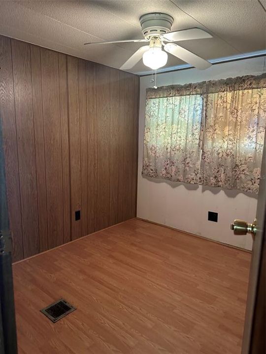 For Sale: $49,900 (2 beds, 1 baths, 672 Square Feet)
