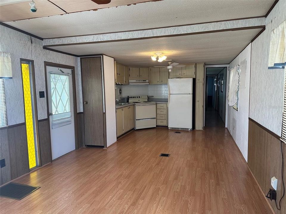 For Sale: $49,900 (2 beds, 1 baths, 672 Square Feet)