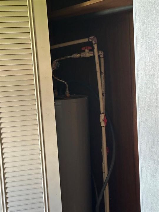 For Sale: $49,900 (2 beds, 1 baths, 672 Square Feet)