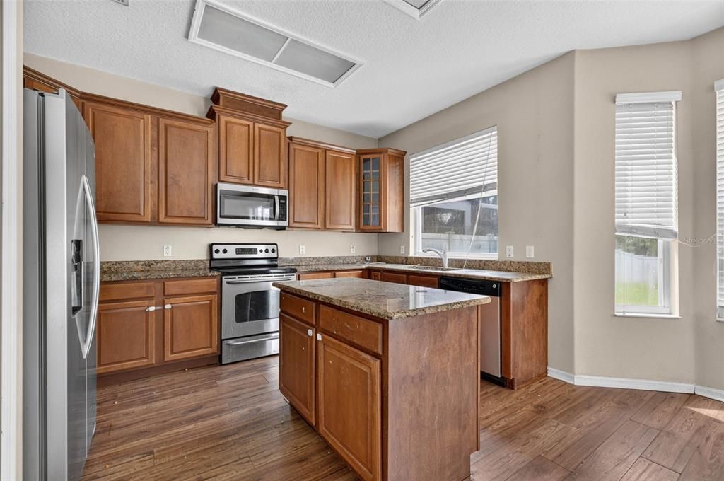 En Venta: $539,000 (4 camas, 2 baños, 2528 Pies cuadrados)