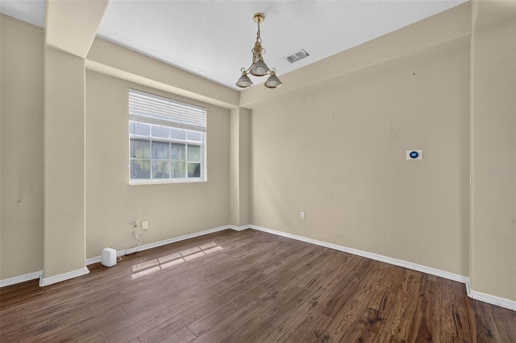 En Venta: $539,000 (4 camas, 2 baños, 2528 Pies cuadrados)