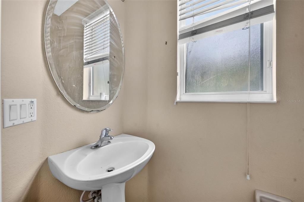 En Venta: $539,000 (4 camas, 2 baños, 2528 Pies cuadrados)