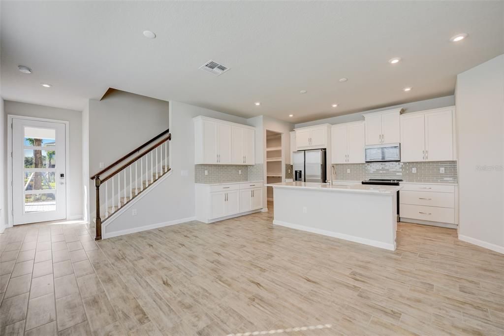 For Rent: $2,975 (4 beds, 3 baths, 2586 Square Feet)