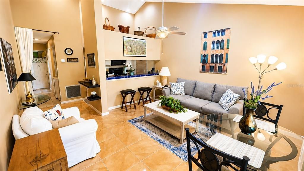 For Rent: $1,700 (1 beds, 1 baths, 600 Square Feet)
