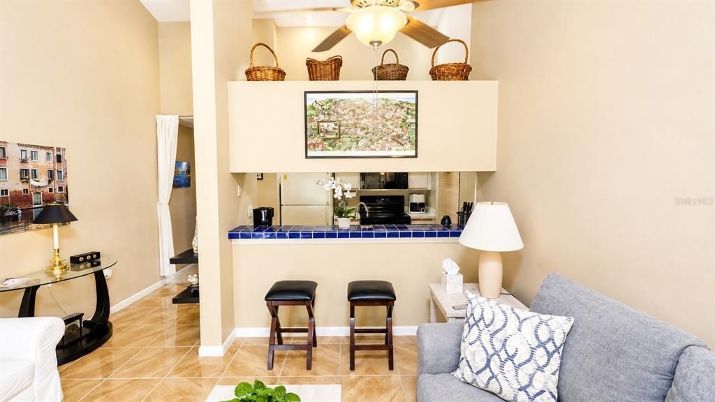 For Rent: $1,700 (1 beds, 1 baths, 600 Square Feet)