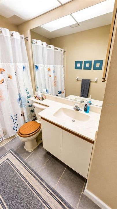 For Rent: $1,700 (1 beds, 1 baths, 600 Square Feet)