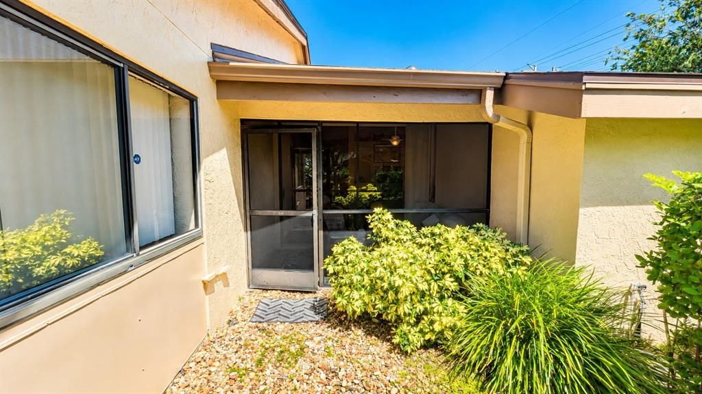 For Rent: $1,700 (1 beds, 1 baths, 600 Square Feet)