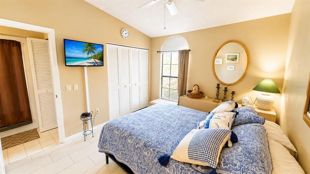 For Rent: $1,700 (1 beds, 1 baths, 600 Square Feet)