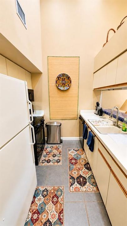 For Rent: $1,700 (1 beds, 1 baths, 600 Square Feet)
