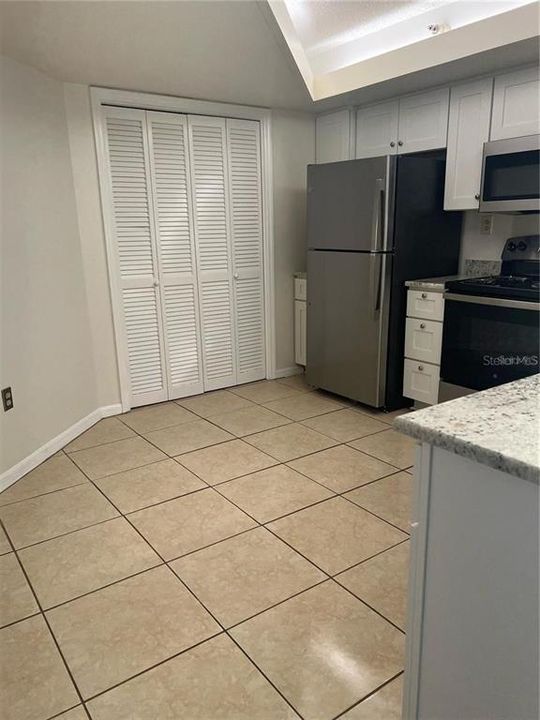For Rent: $2,400 (1 beds, 1 baths, 950 Square Feet)