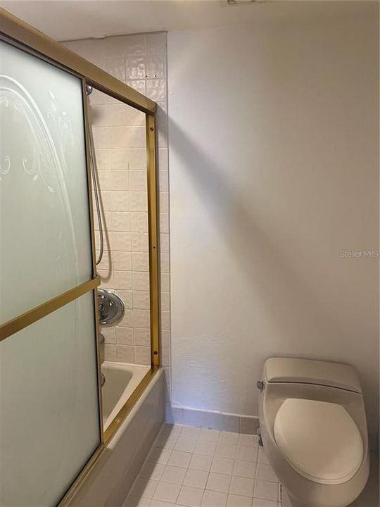 For Rent: $2,400 (1 beds, 1 baths, 950 Square Feet)