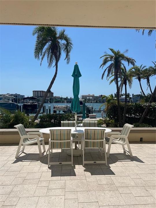 For Rent: $2,400 (1 beds, 1 baths, 950 Square Feet)