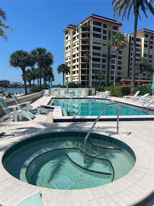 For Rent: $2,400 (1 beds, 1 baths, 950 Square Feet)